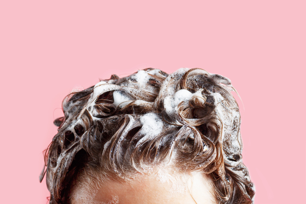 Shampoo in haar